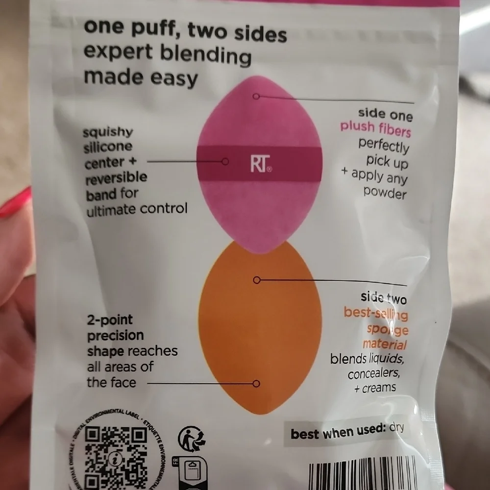 Real Techniques Pink Makeup Sponge - Picture 2 of 2